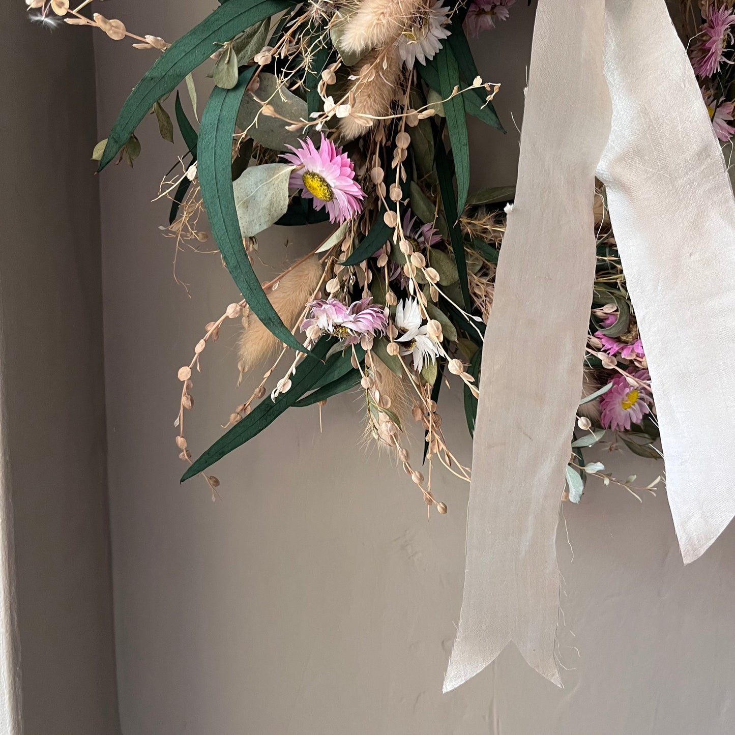 Summer Dried Flower Wreath: Farmhouse home Decor, 25cm
