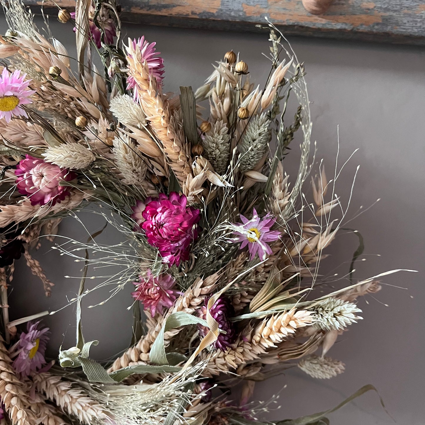 Spring Dried Flower Wreath: Farmhouse Decor (25x25cm)