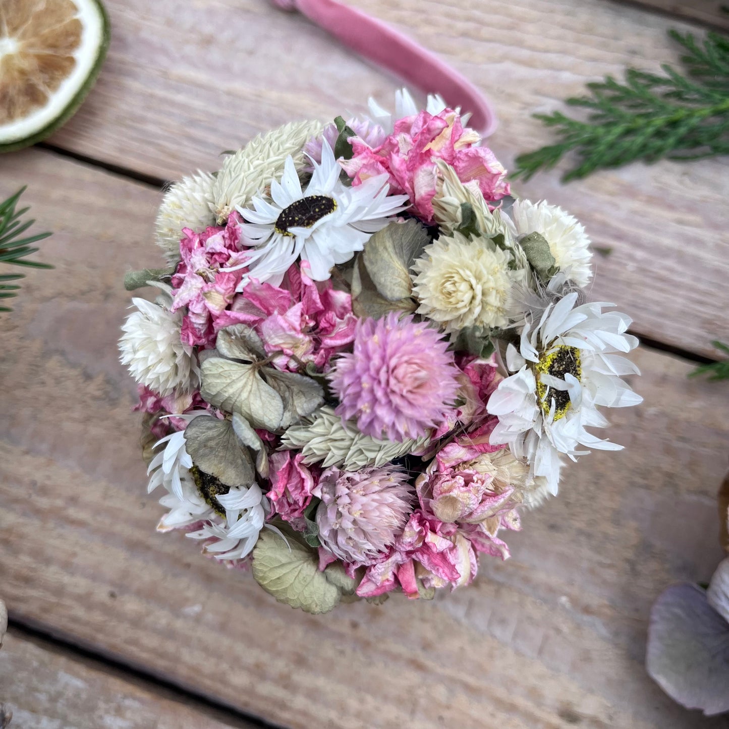 Dried flower baubles | Flower baubles | Flower decorations | Floral Easter décor | Easter flower décor | Farmhouse Spring
