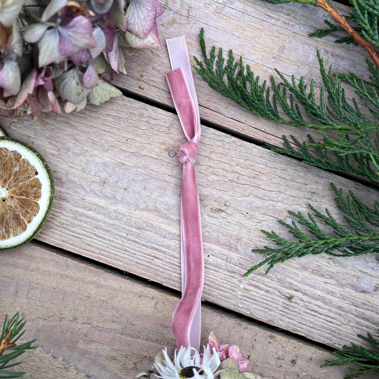 Dried flower baubles | Flower baubles | Flower decorations | Floral Easter décor | Easter flower décor | Farmhouse Spring