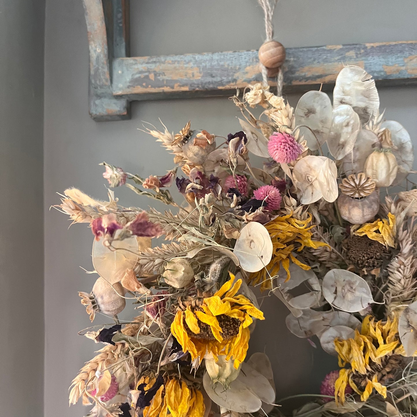 Spring Dried Flower Wreath: Farmhouse Decor (25x25cm)