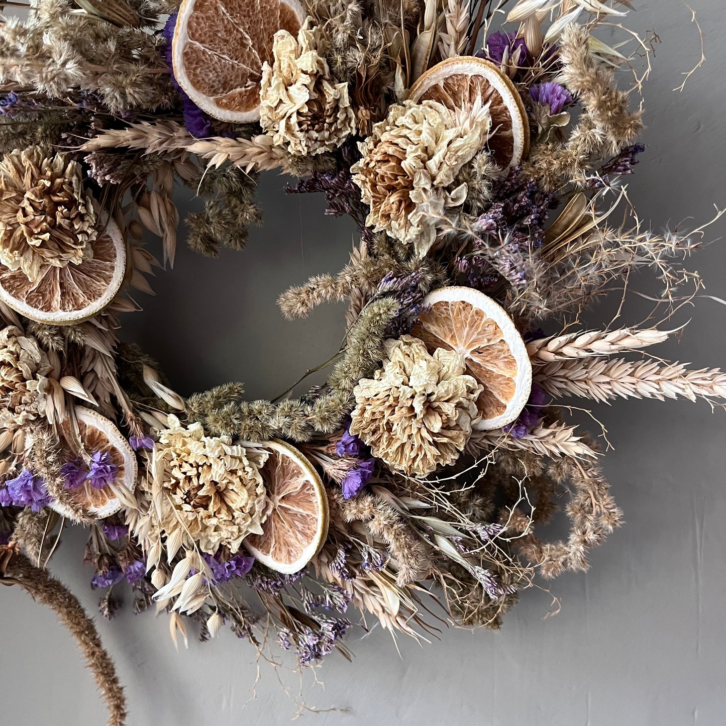 Dried Flower Wreath: Farmhouse Style Everlasting Floral Display 25cm