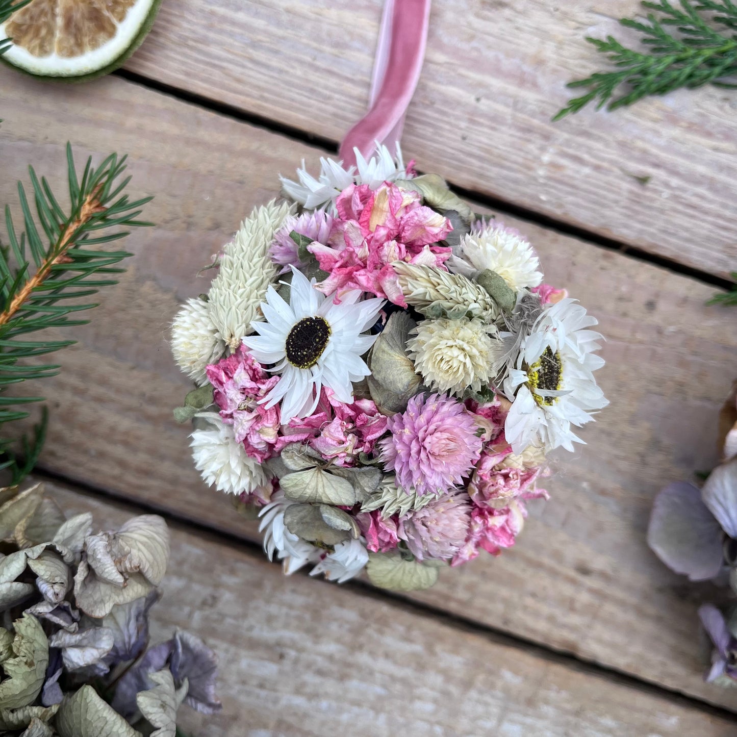 Dried flower baubles | Flower baubles | Flower decorations | Floral Easter décor | Easter flower décor | Farmhouse Spring