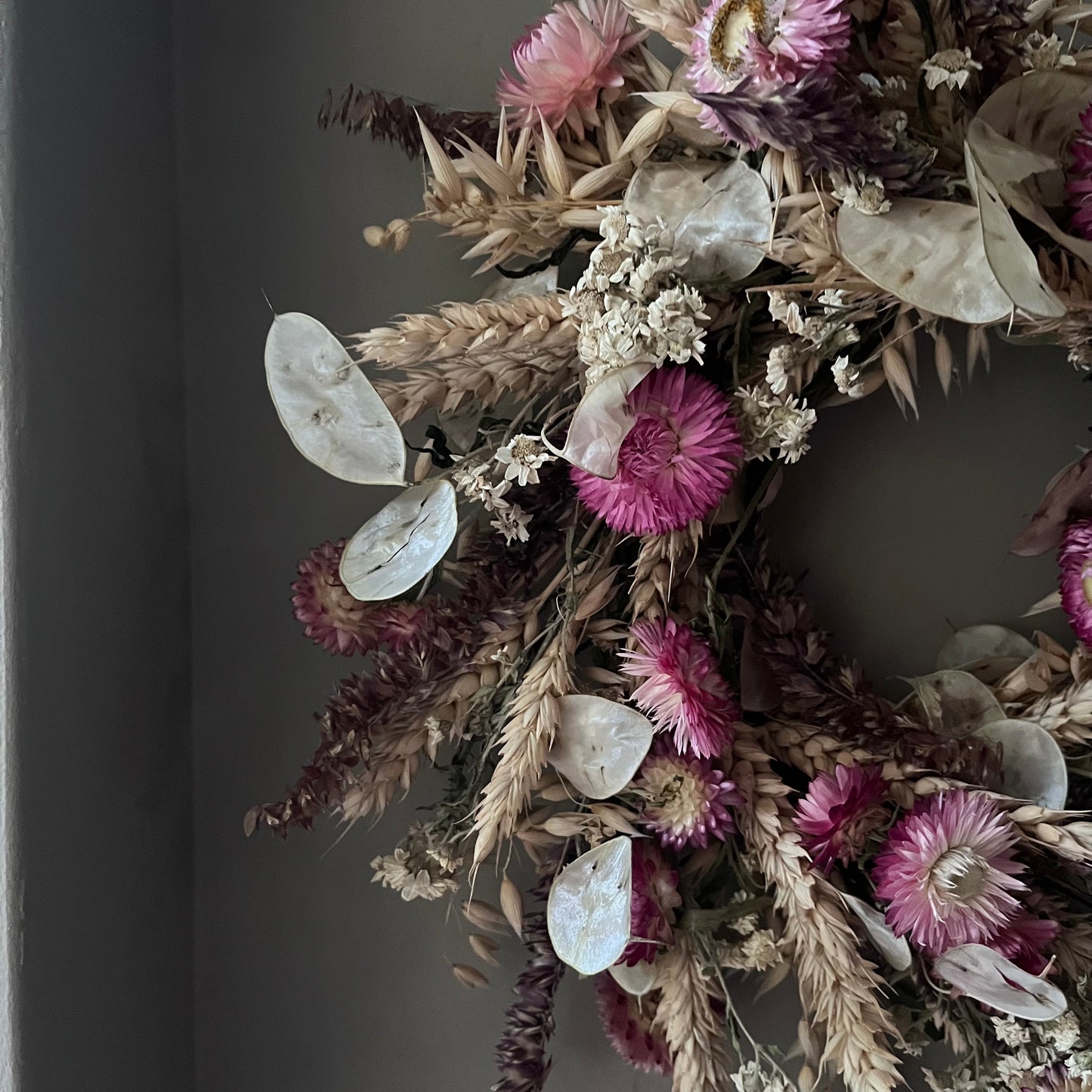 Dried Flower Wreath: Pink Everlasting Floral, Farmhouse Decor (25cm)