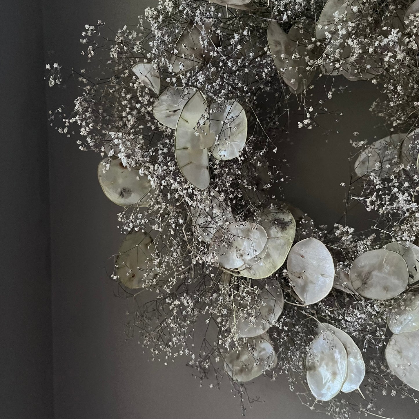 Dried Flower Wreath: Farmhouse Style Everlasting Floral Display 25cm