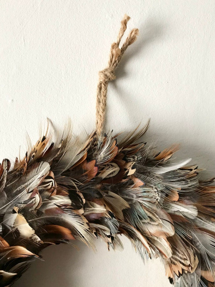 Feather wreath | Farmhouse wreath | Farmhouse decor | Autumn wreath | Autumnal farmhouse wreath | Country Living | 30-35cm