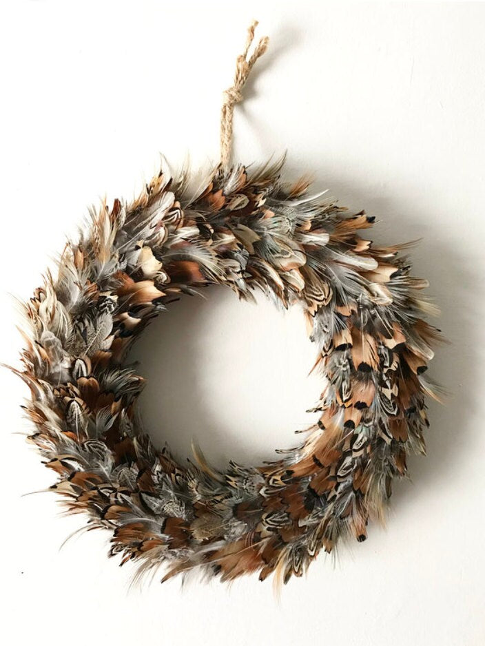 Feather wreath | Farmhouse wreath | Farmhouse decor | Autumn wreath | Autumnal farmhouse wreath | Country Living | 30-35cm