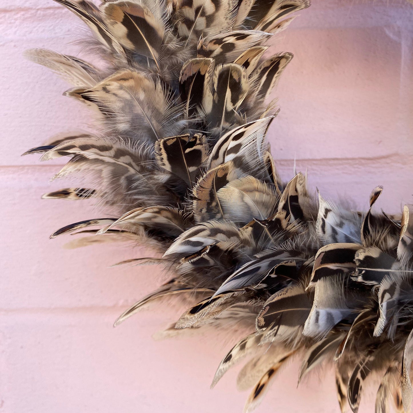 Feather wreath | Feather wall art | Farmhouse wreath | Country living home | Country living Christmas | Door wreath | 20-25cm