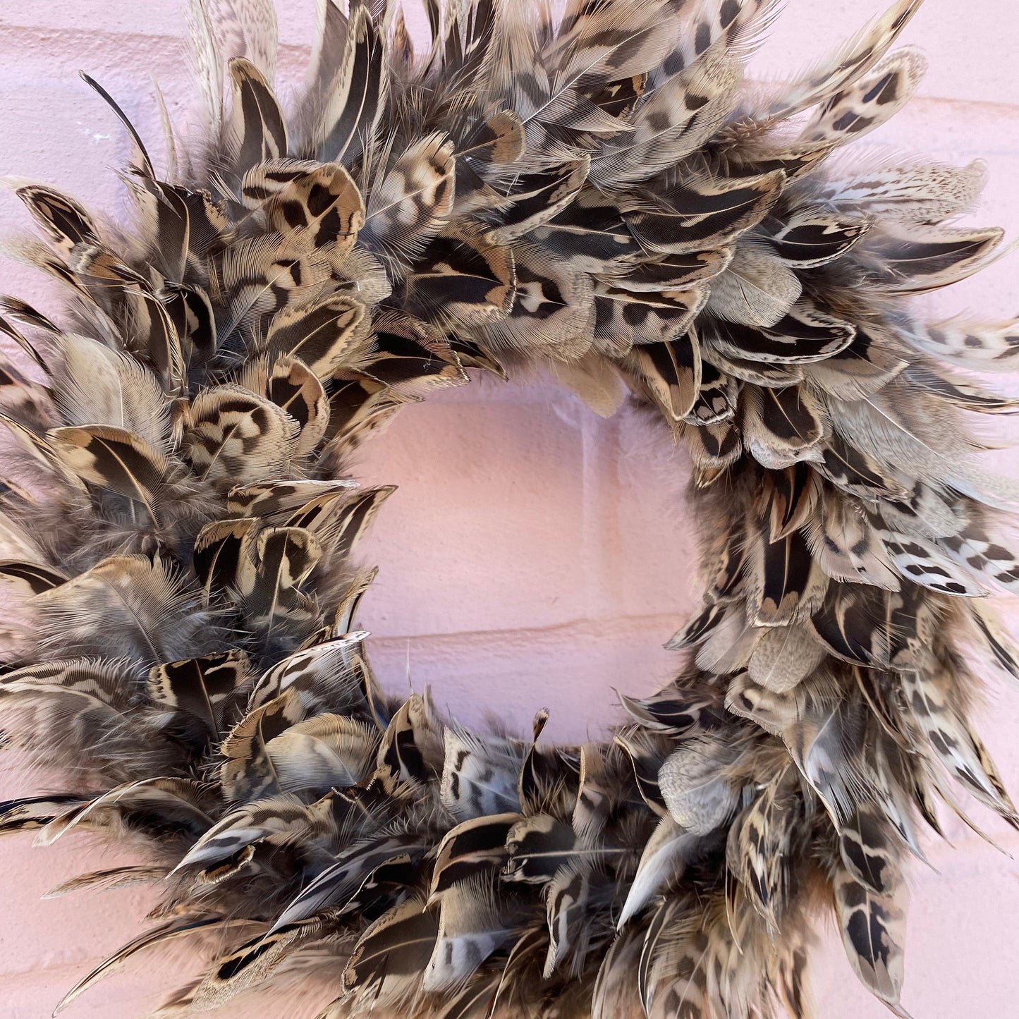 Feather wreath | Feather wall art | Farmhouse wreath | Country living home | Country living Christmas | Door wreath | 20-25cm