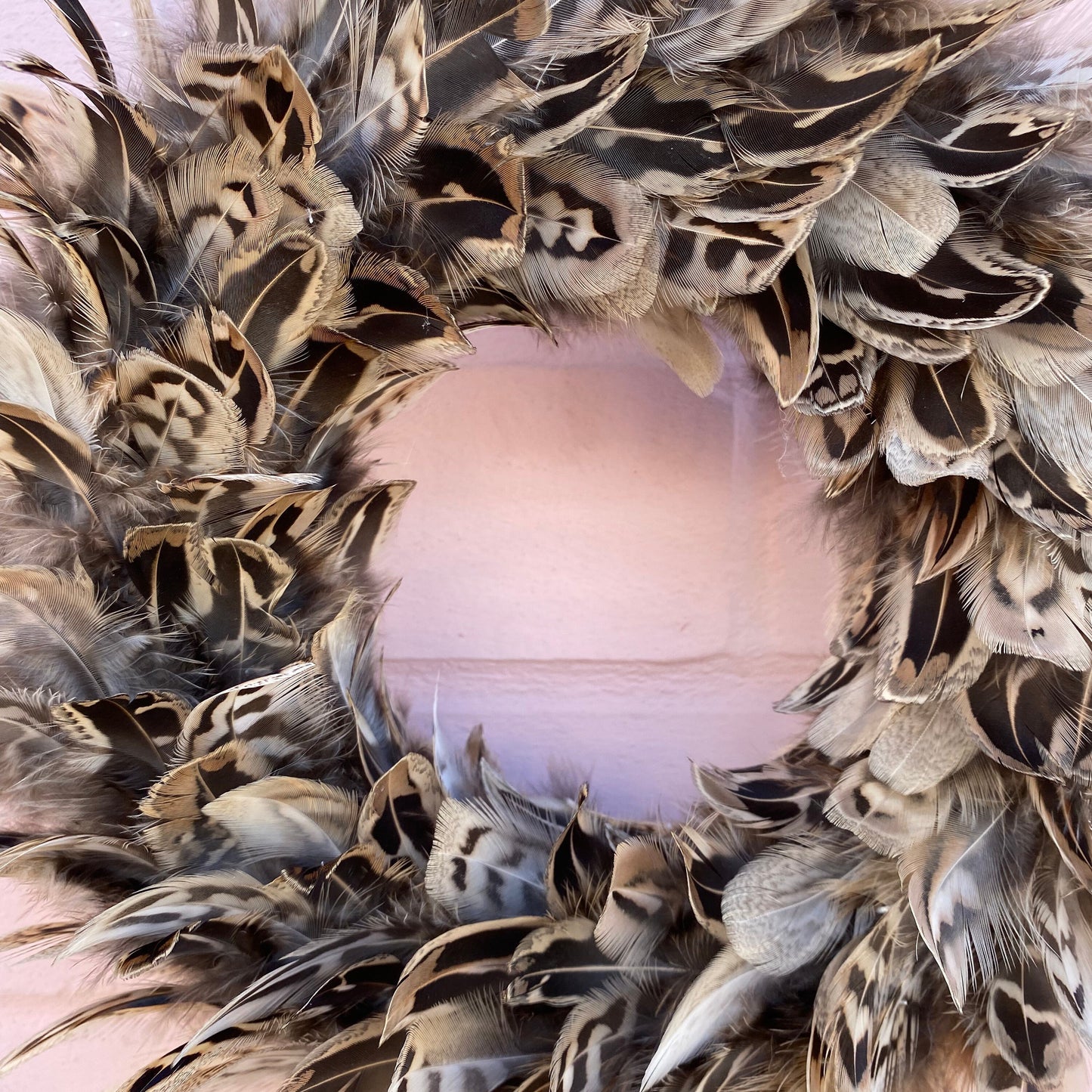 Feather wreath | Feather wall art | Farmhouse wreath | Country living home | Country living Christmas | Door wreath | 20-25cm