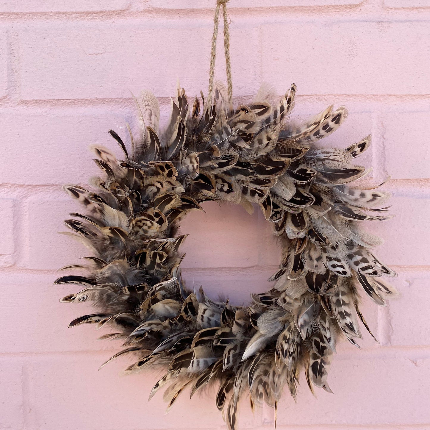 Feather wreath | Feather wall art | Farmhouse wreath | Country living home | Country living Christmas | Door wreath | 20-25cm