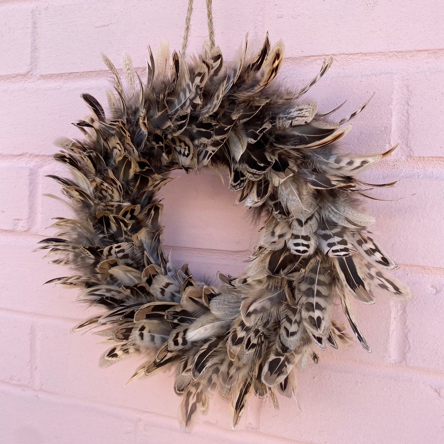 Feather wreath | Feather wall art | Farmhouse wreath | Country living home | Country living Christmas | Door wreath | 20-25cm
