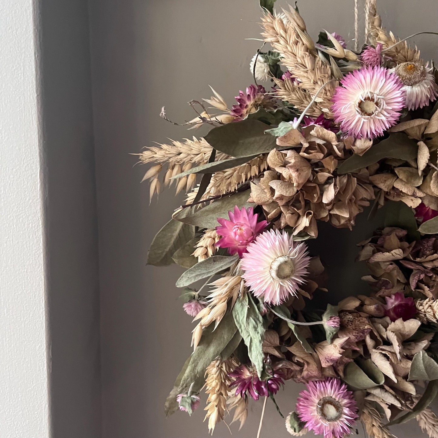 Winter flower wreath | Dried flowers | Farmhouse home | Country living | Front door decor | Farmhouse autumnal wreath | 25cm