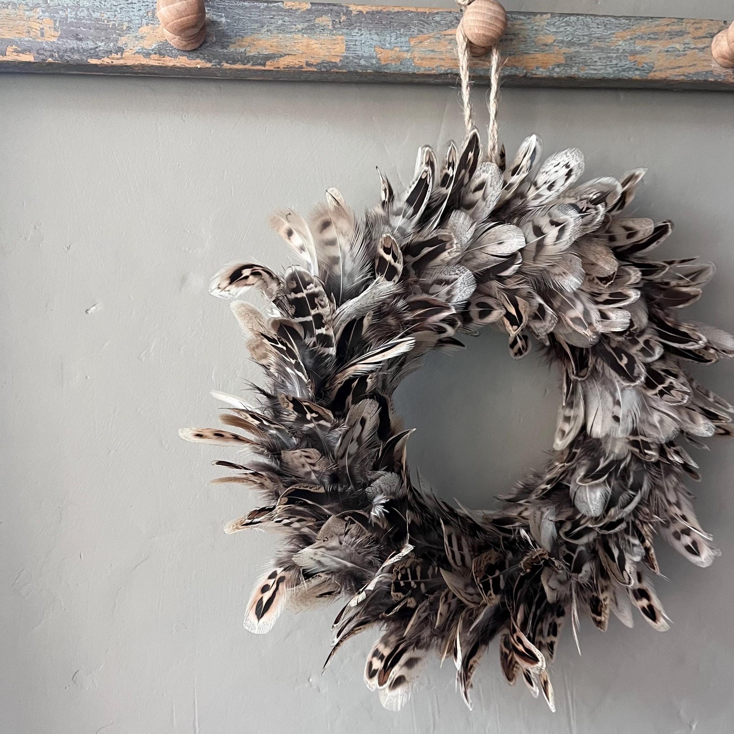 Feather wreath | Winter wreath | Farmhouse wreath | Country living home | Country living Christmas  | Door wreath | 20-25cm
