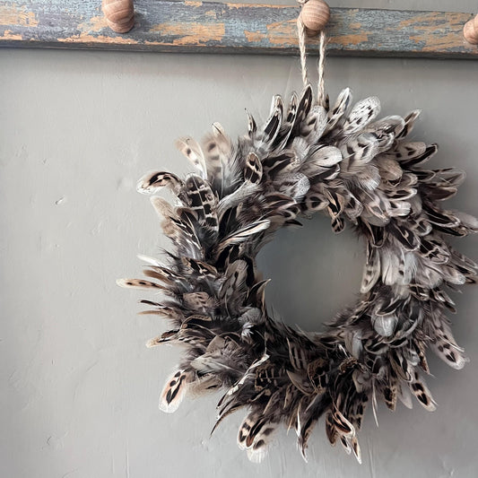 Feather wreath | Winter wreath | Farmhouse wreath | Country living home | Country living Christmas  | Door wreath | 20-25cm