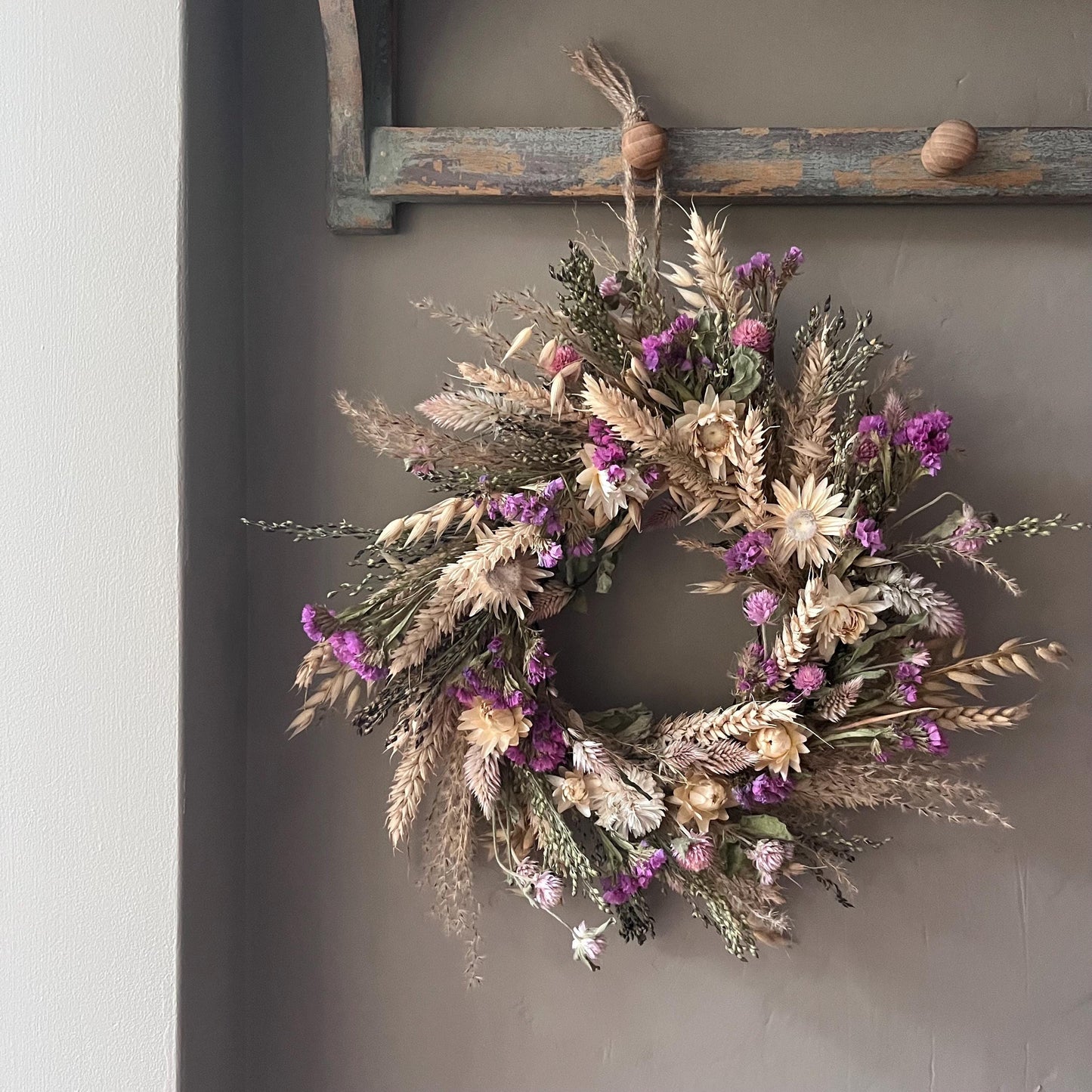 Everlasting flower | Dried flowers | Farmhouse style | Farmhouse home | Country living | Front door decor | Farmhouse wreath | 25x25cm