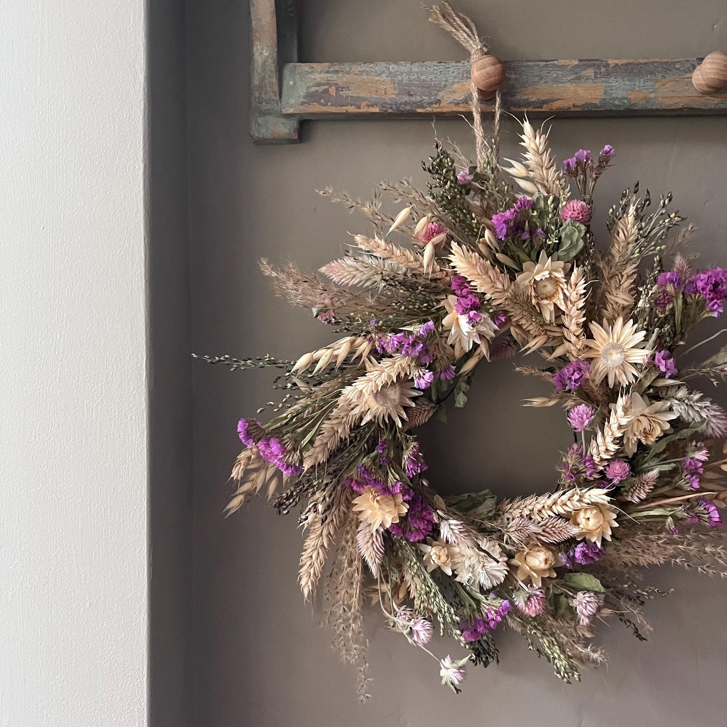 Everlasting flower | Dried flowers | Farmhouse style | Farmhouse home | Country living | Front door decor | Farmhouse wreath | 25x25cm