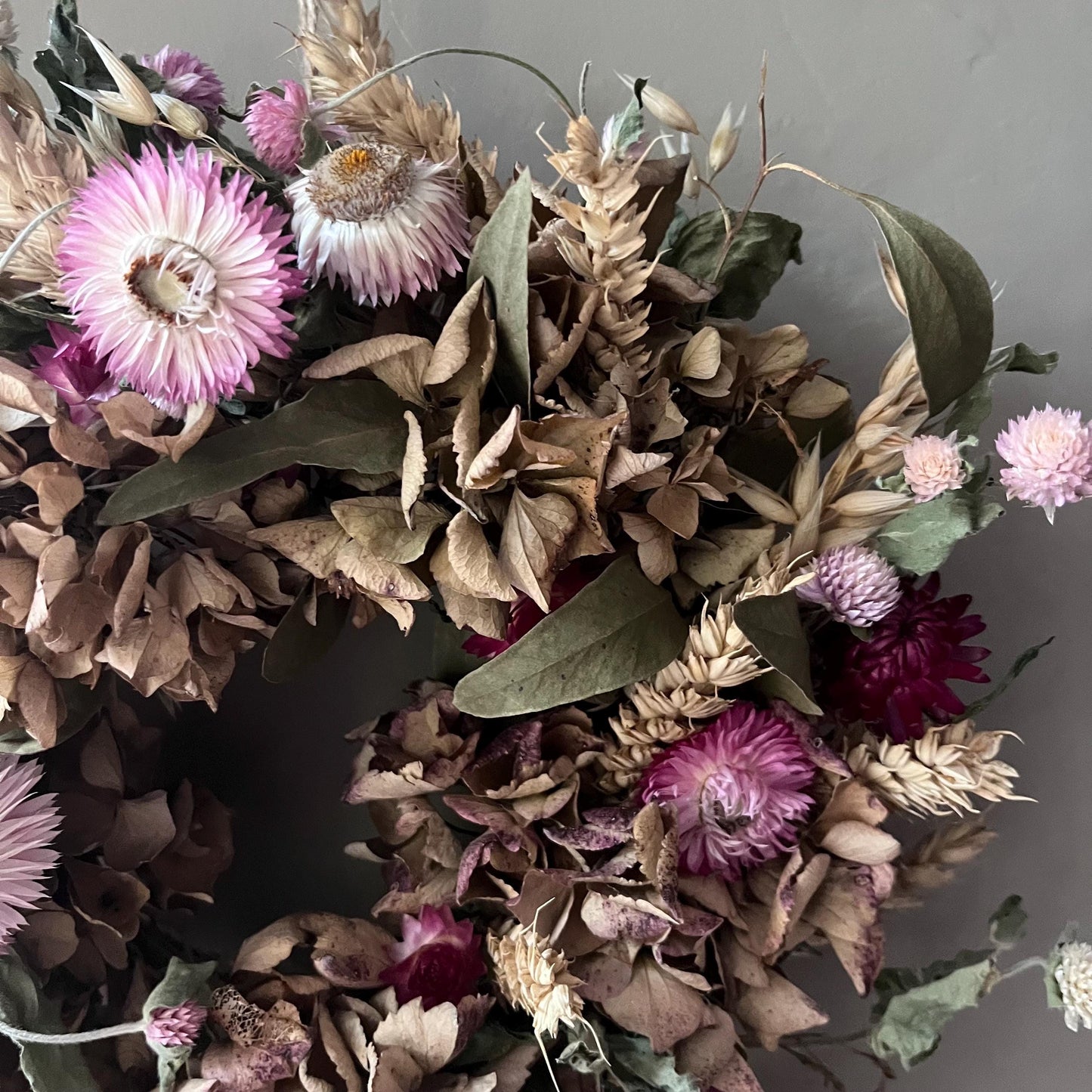 Winter flower wreath | Dried flowers | Farmhouse home | Country living | Front door decor | Farmhouse autumnal wreath | 25cm
