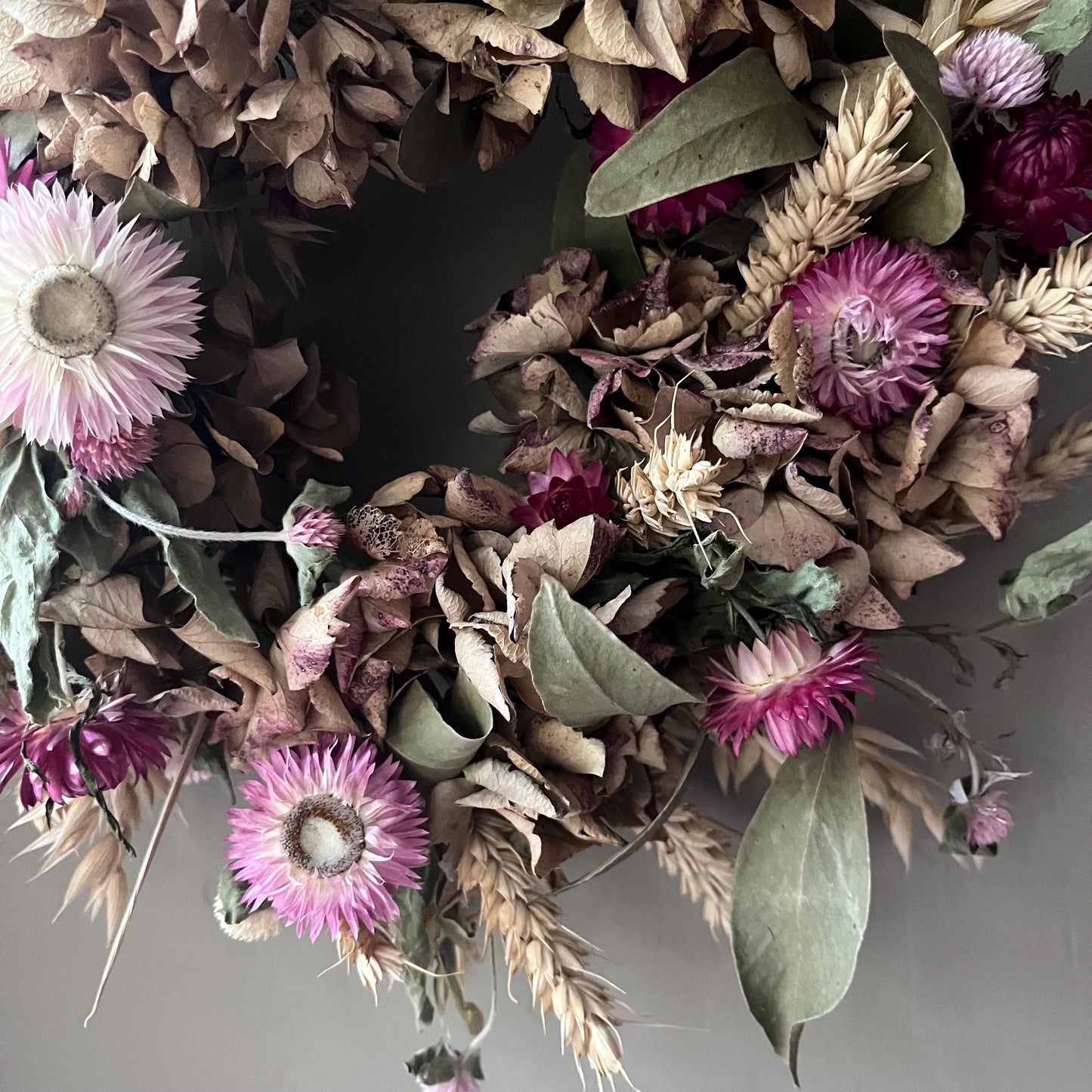 Winter flower wreath | Dried flowers | Farmhouse home | Country living | Front door decor | Farmhouse autumnal wreath | 25cm