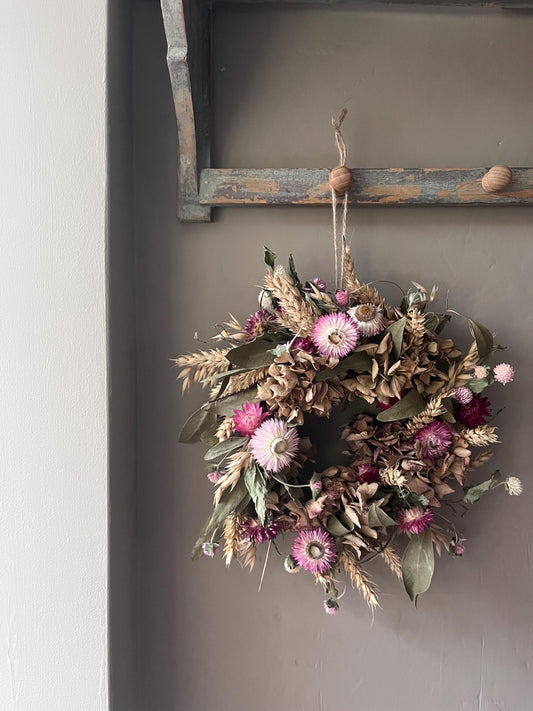 Winter flower wreath | Dried flowers | Farmhouse home | Country living | Front door decor | Farmhouse autumnal wreath | 25cm