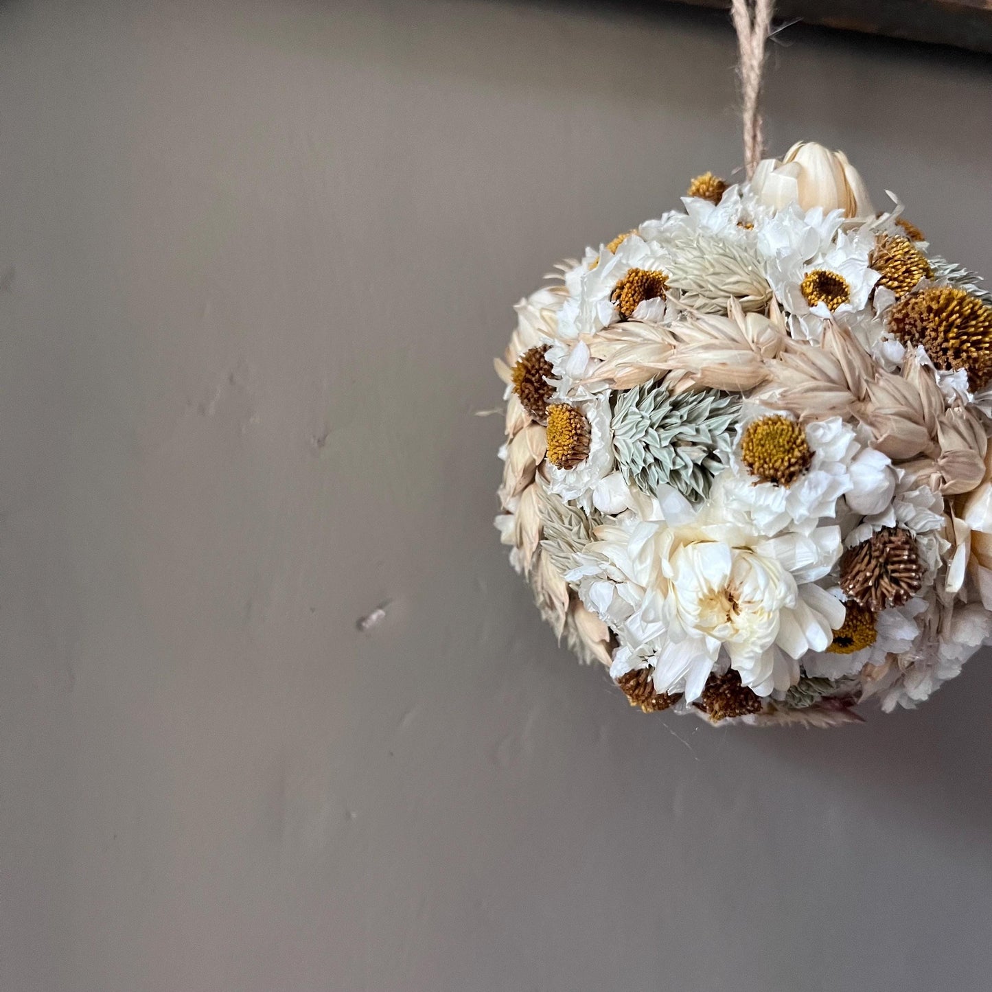 Dried flower baubles | Flower decorations | Tree decorations | Farmhouse Christmas | Natural Christmas decorations