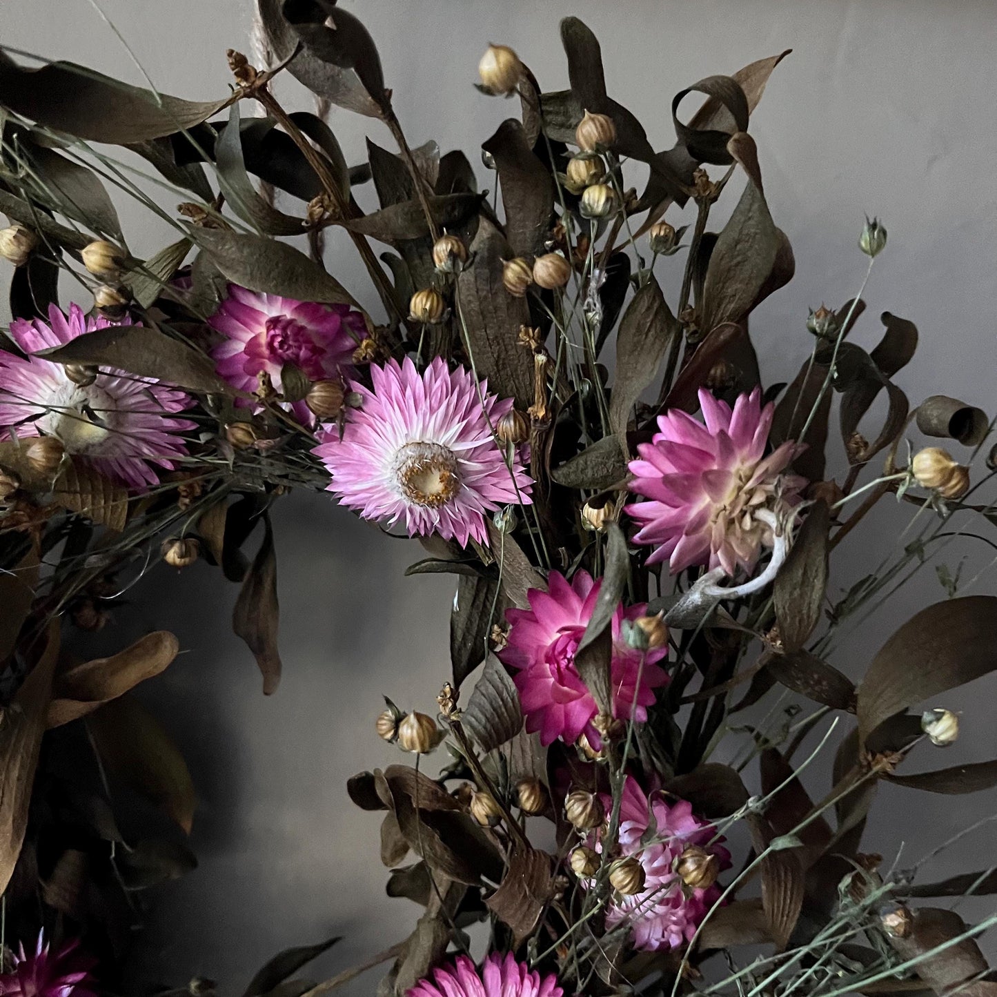 Winter Dried Flower Wreath: Everlasting Floral Home Decor 25cm