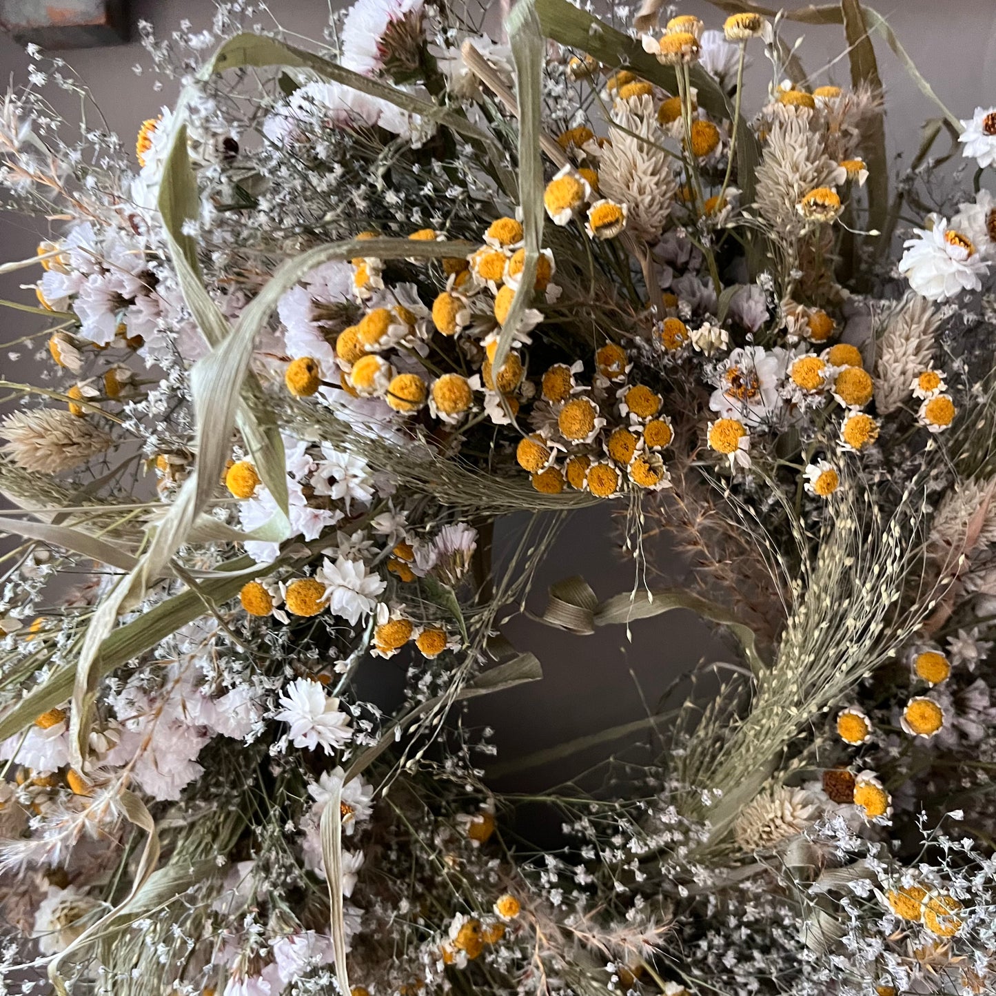 Handcrafted Dried Flower Wreath | Farmhouse Spring Wall Hanging (25cm)