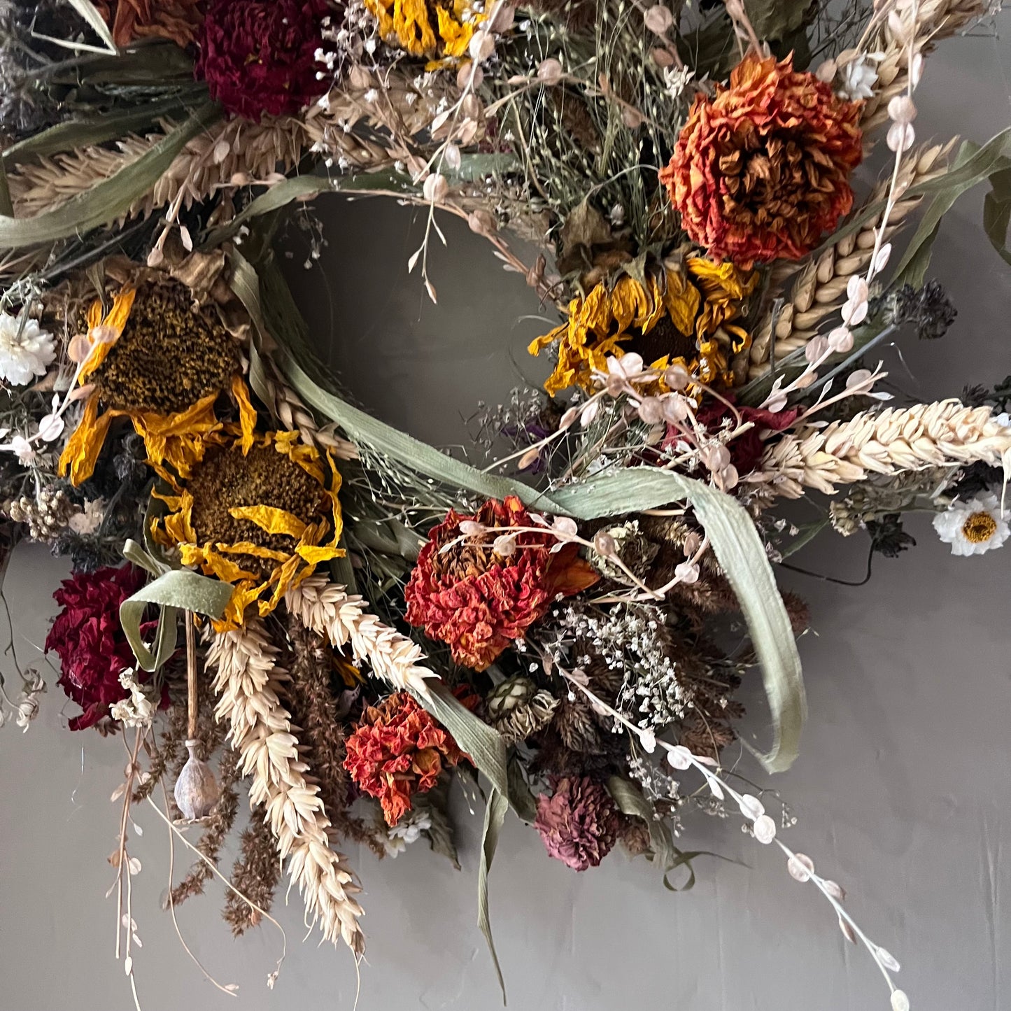 Dried Flower Wreath | Spring Inspired Everlasting Floral Decor, 25cm
