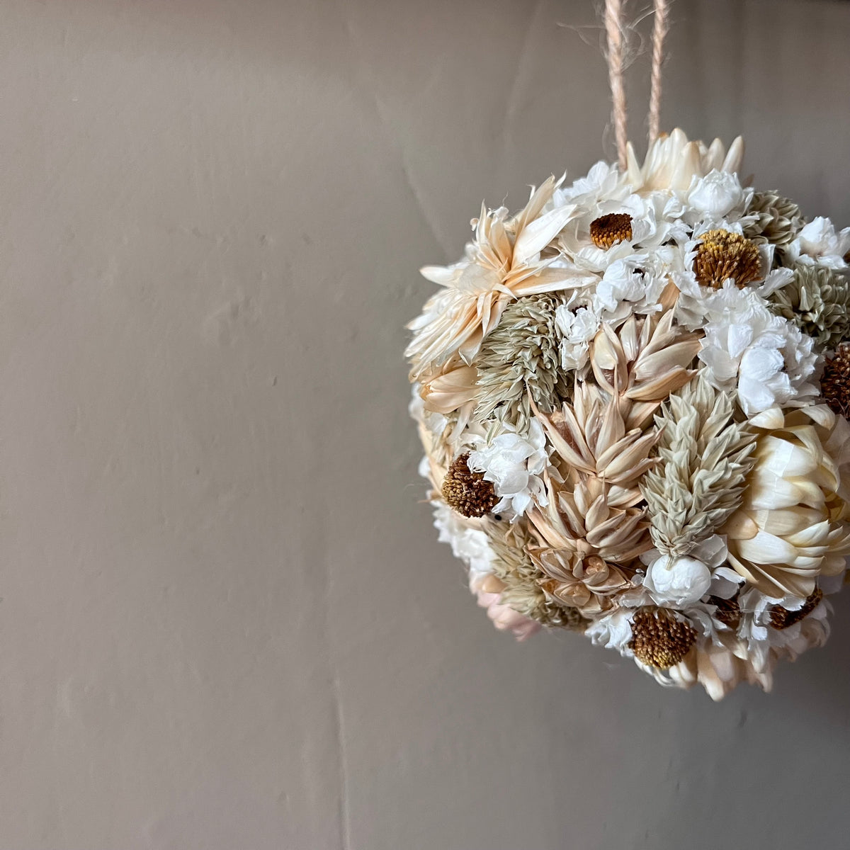 Dried flower baubles | Flower decorations | Tree decorations | Farmhouse Christmas | Natural Christmas decorations