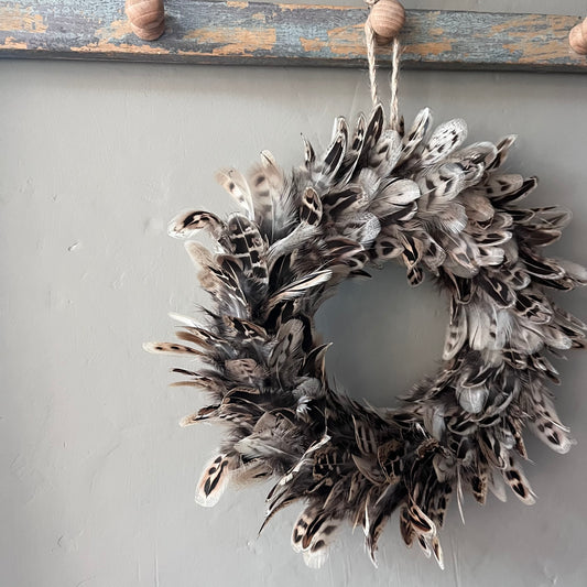 Handcrafted Hen Pheasant Feather Wreath: Farmhouse Door Decor (20-25cm)