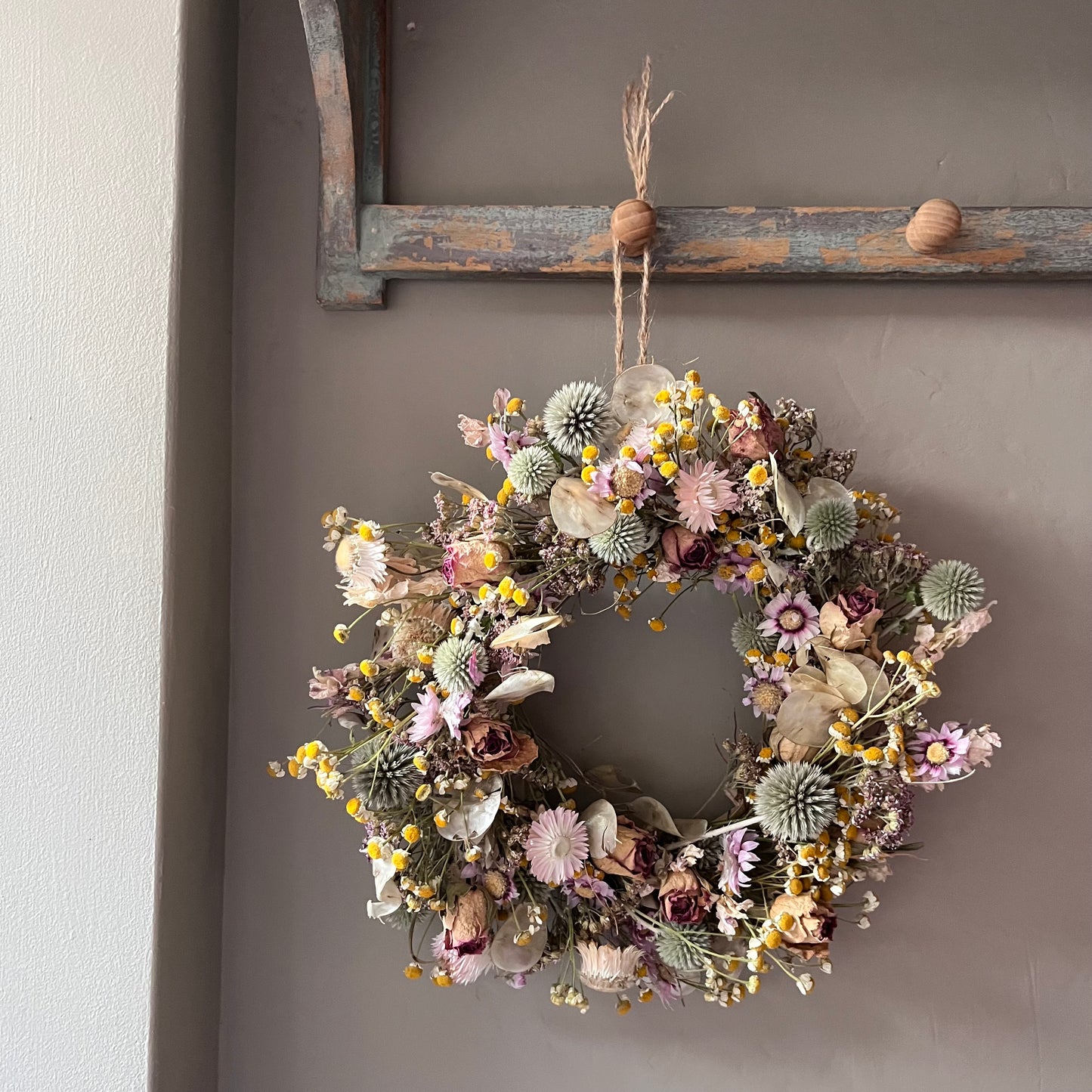 Summer Dried Flower Wreath: Farmhouse Decor (25cm)