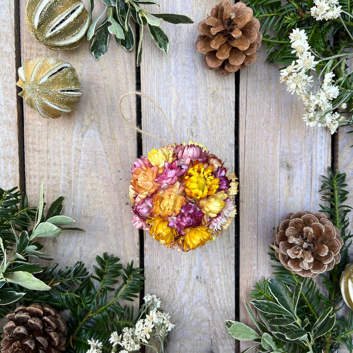 Dawn Dried flower bauble
