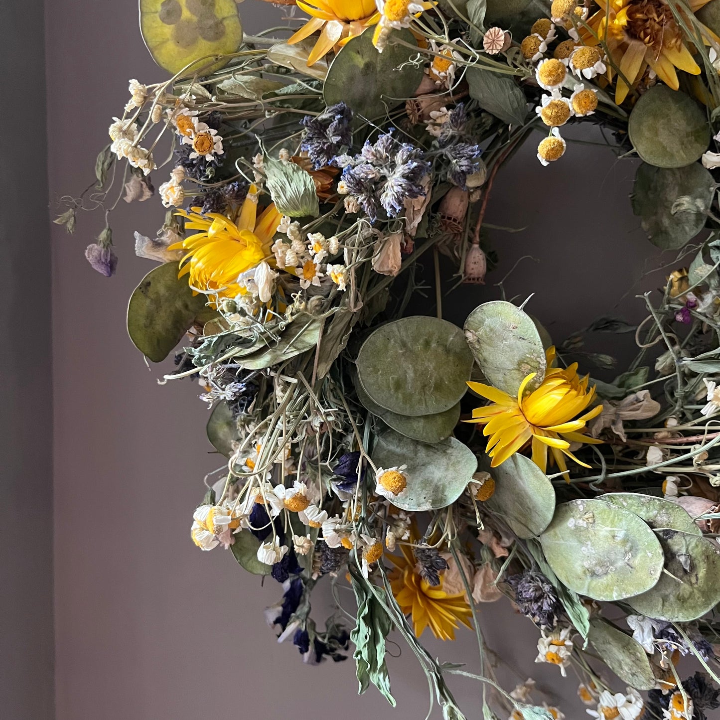 Dried Flower Wreath: Farmhouse Style Everlasting Floral Display- 25cm