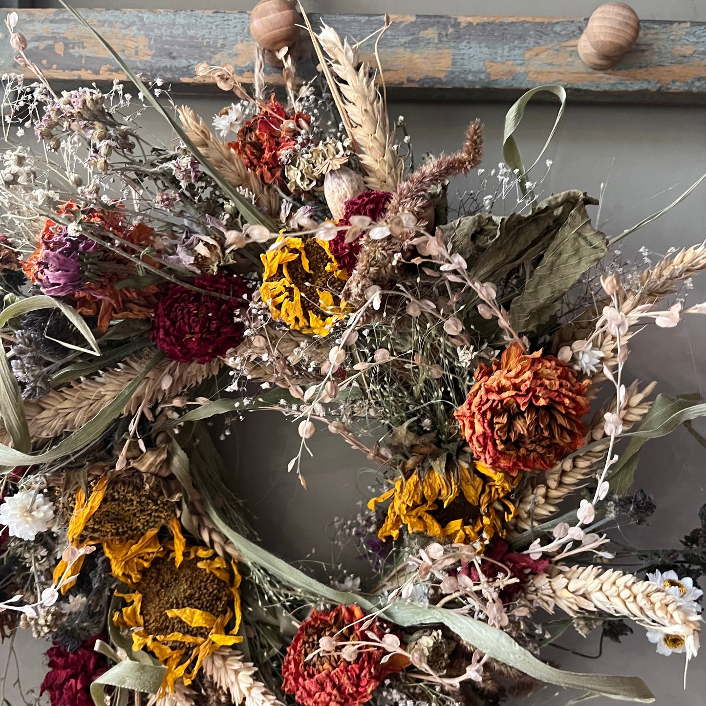 Dried Flower Wreath | Spring Inspired Everlasting Floral Decor, 25cm