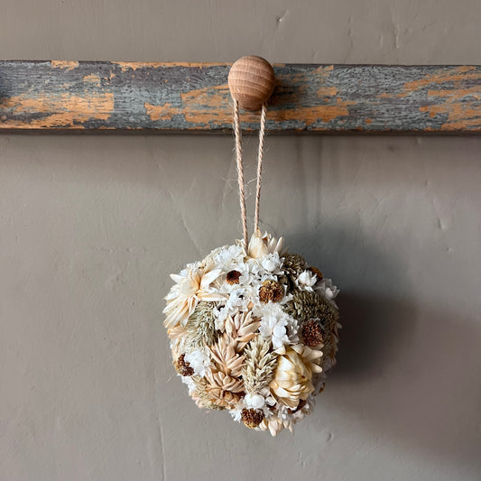 Dried flower baubles | Flower decorations | Tree decorations | Farmhouse Christmas | Natural Christmas decorations