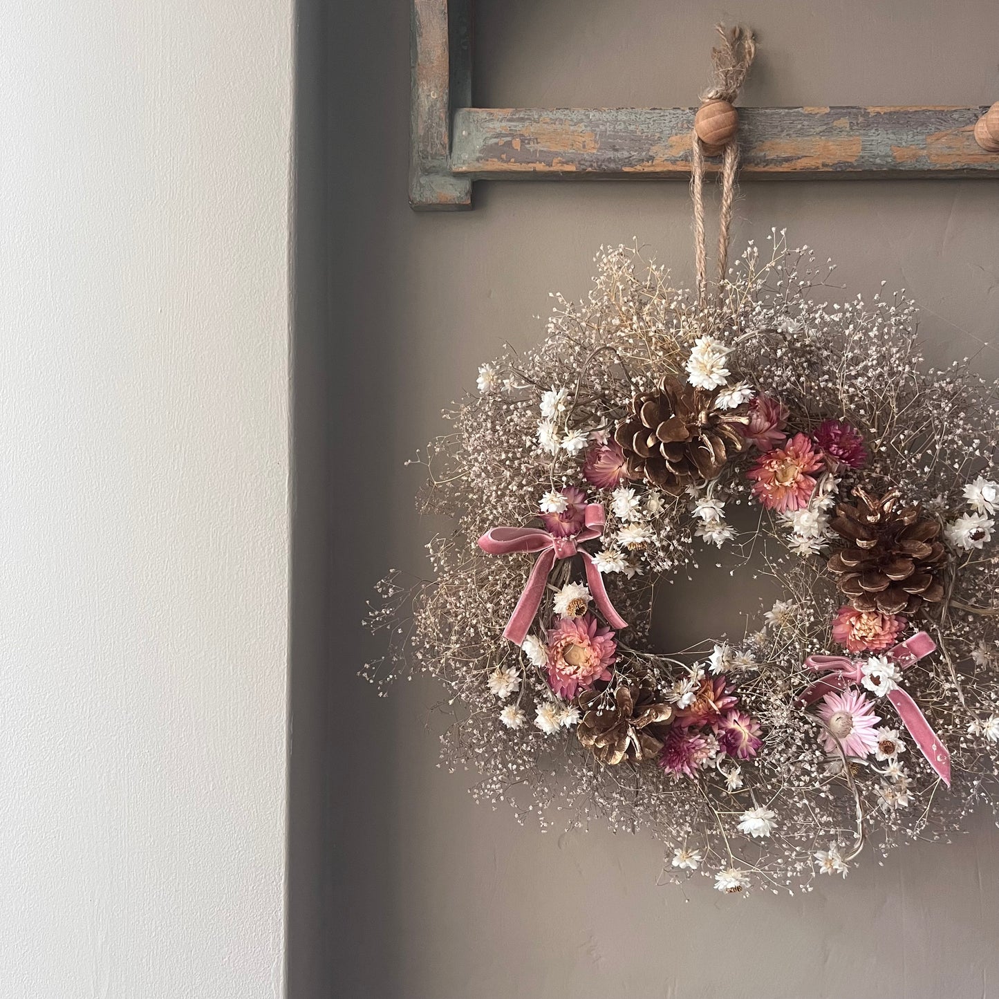Summer Dried Flower Wreath: Farmhouse Decor (25cm)