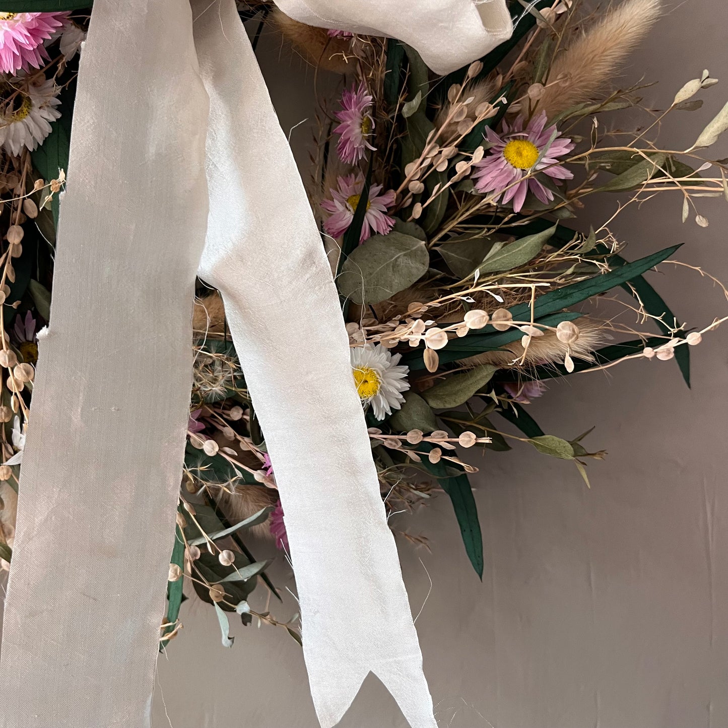 Summer Dried Flower Wreath: Farmhouse home Decor, 25cm