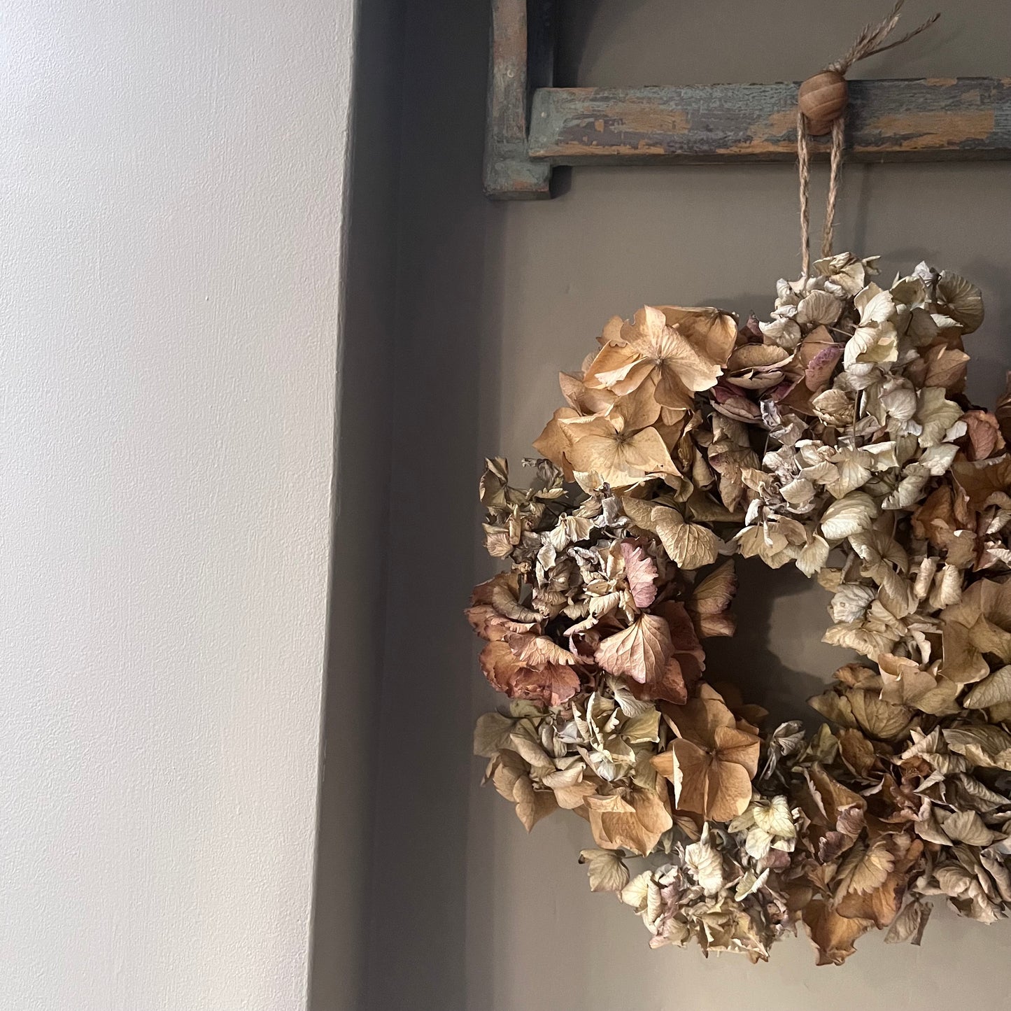 Dried Flower Cottage Wreath | Garden Wall Hanging (23cm)
