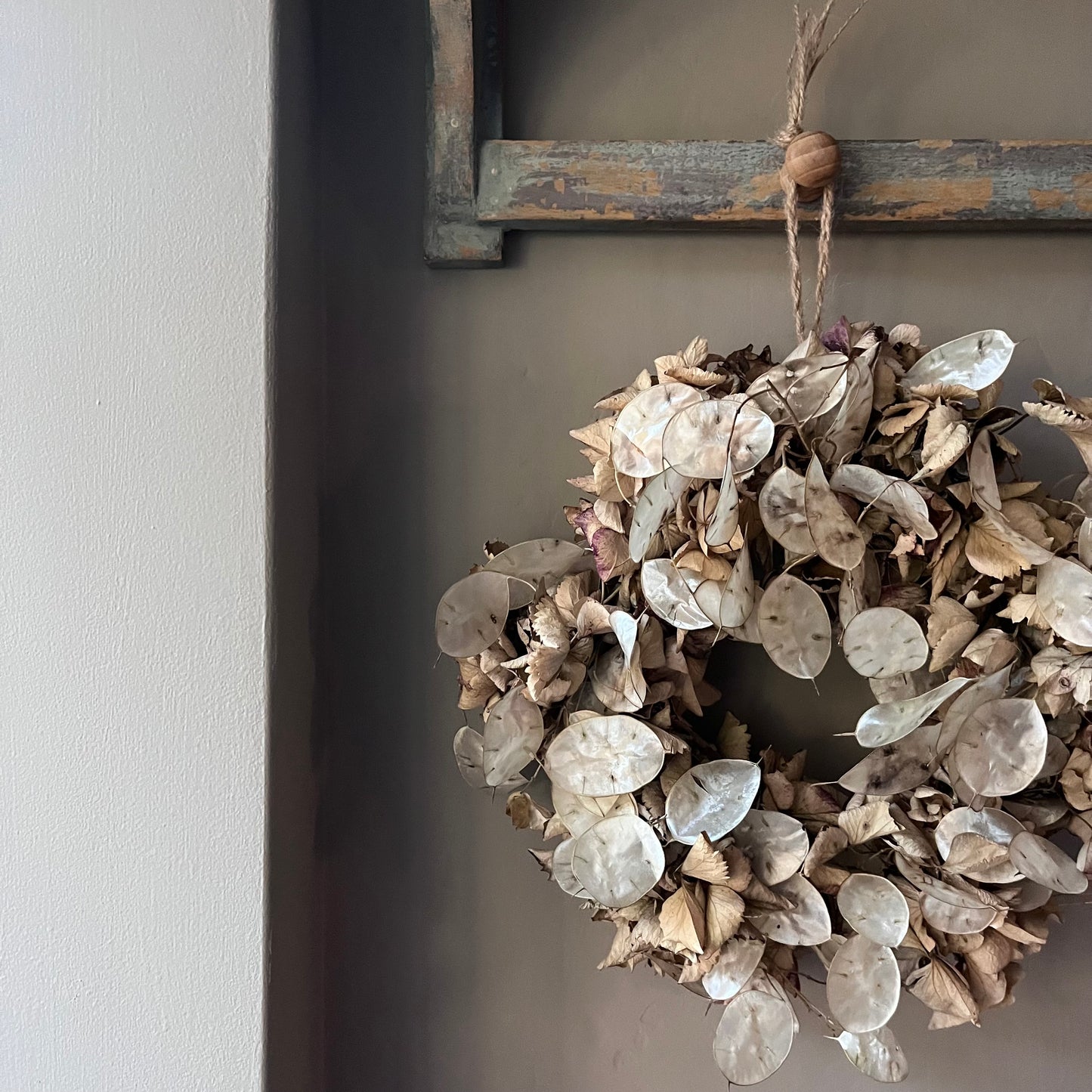 Dried Flower Wreath: Winter Everlasting Floral Decor (25cm)