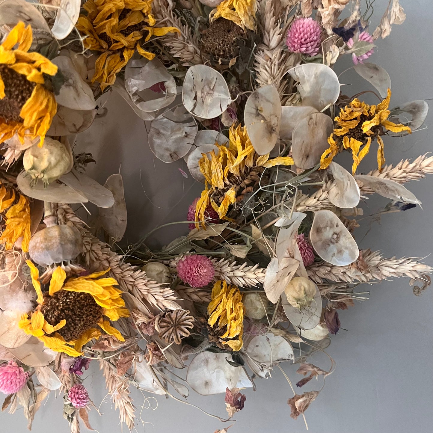 Spring Dried Flower Wreath: Farmhouse Decor (25x25cm)