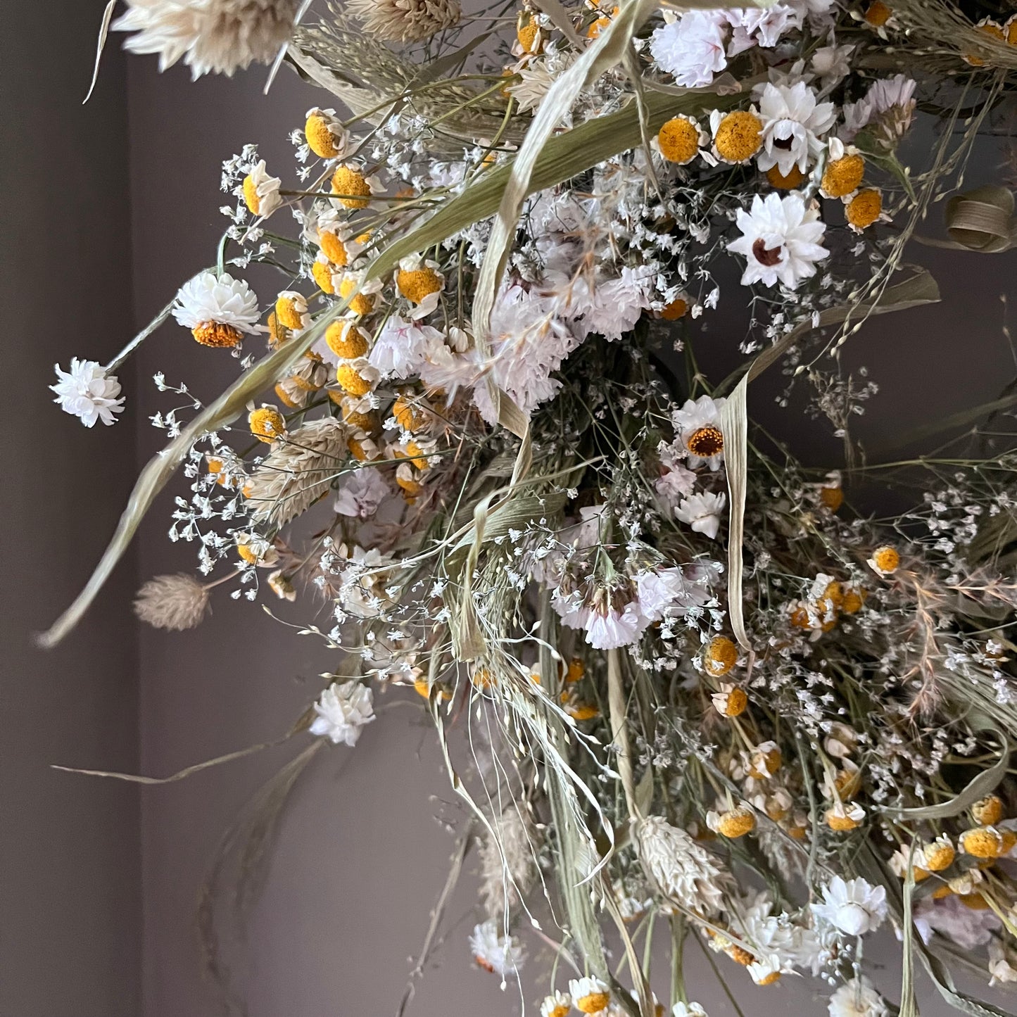 Handcrafted Dried Flower Wreath | Farmhouse Spring Wall Hanging (25cm)