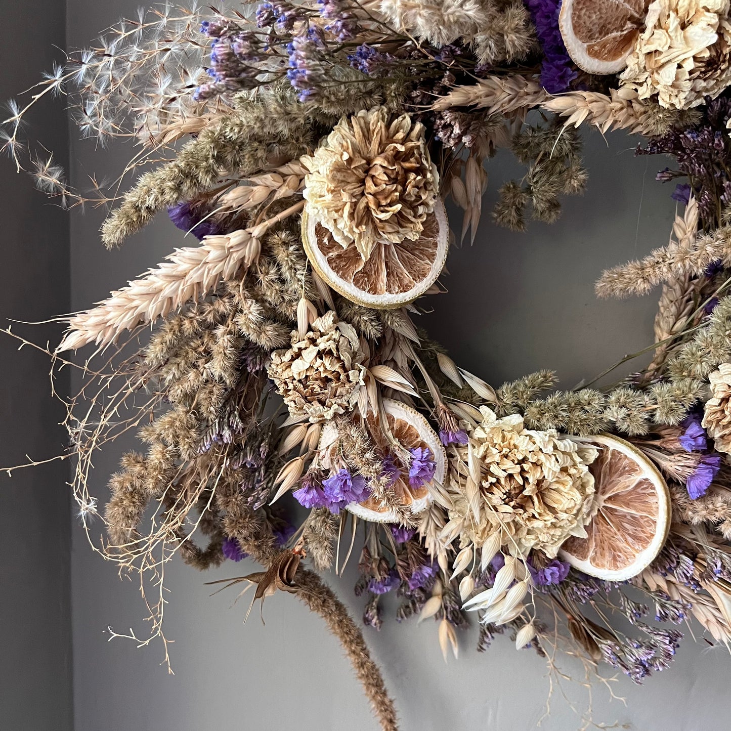 Dried Flower Wreath: Farmhouse Style Everlasting Floral Display 25cm