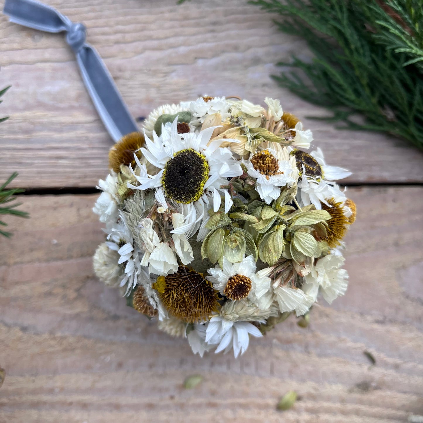 Dried flower baubles | Flower baubles | Flower decorations | Cottage Core | Easter decorations | Country living | Country living Christmas