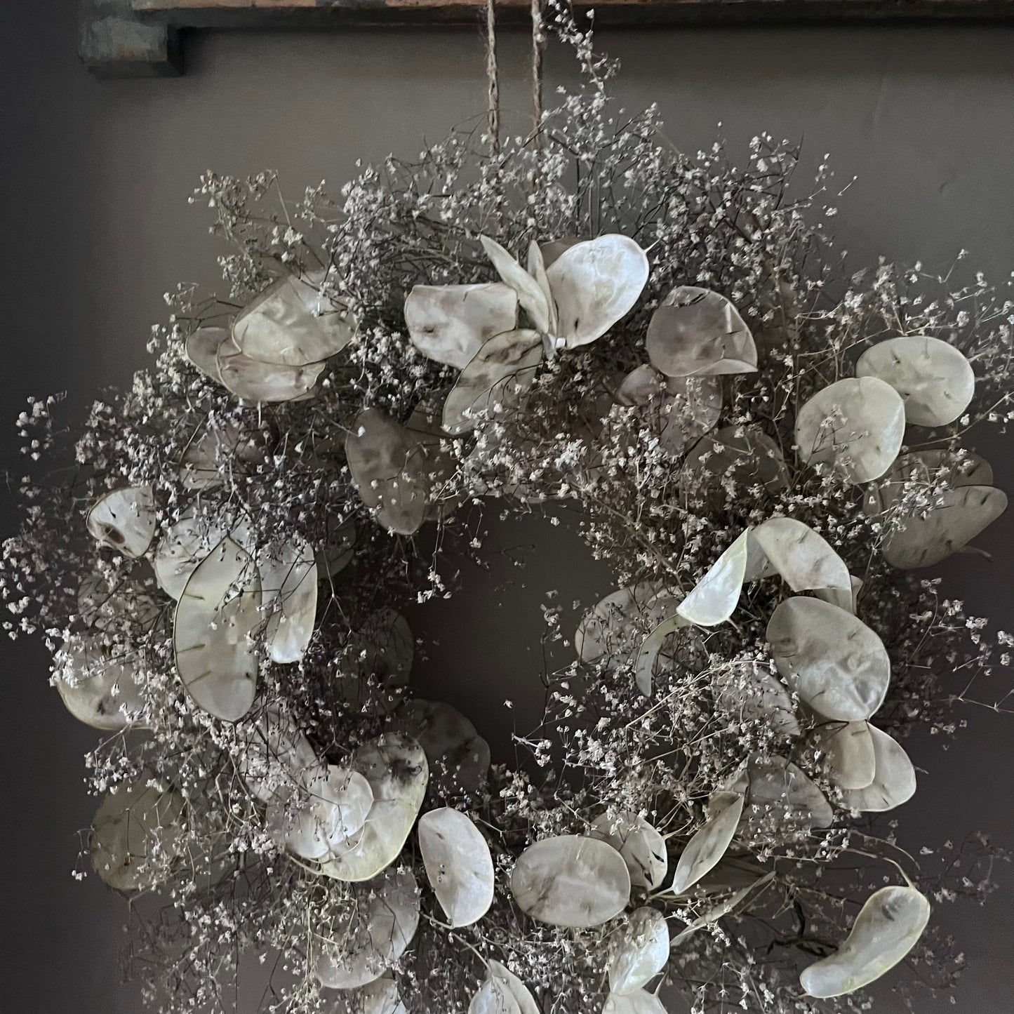 Dried Flower Wreath: Farmhouse Style Everlasting Floral Display 25cm