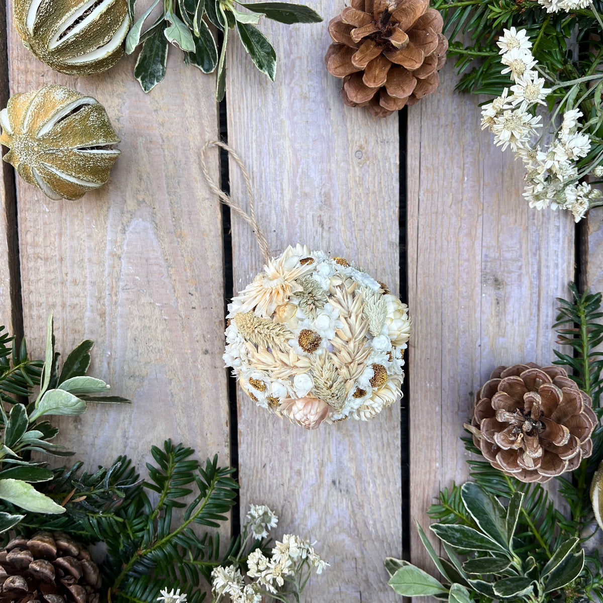 Dried flower baubles | Flower decorations | Tree decorations | Farmhouse Christmas | Natural Christmas decorations