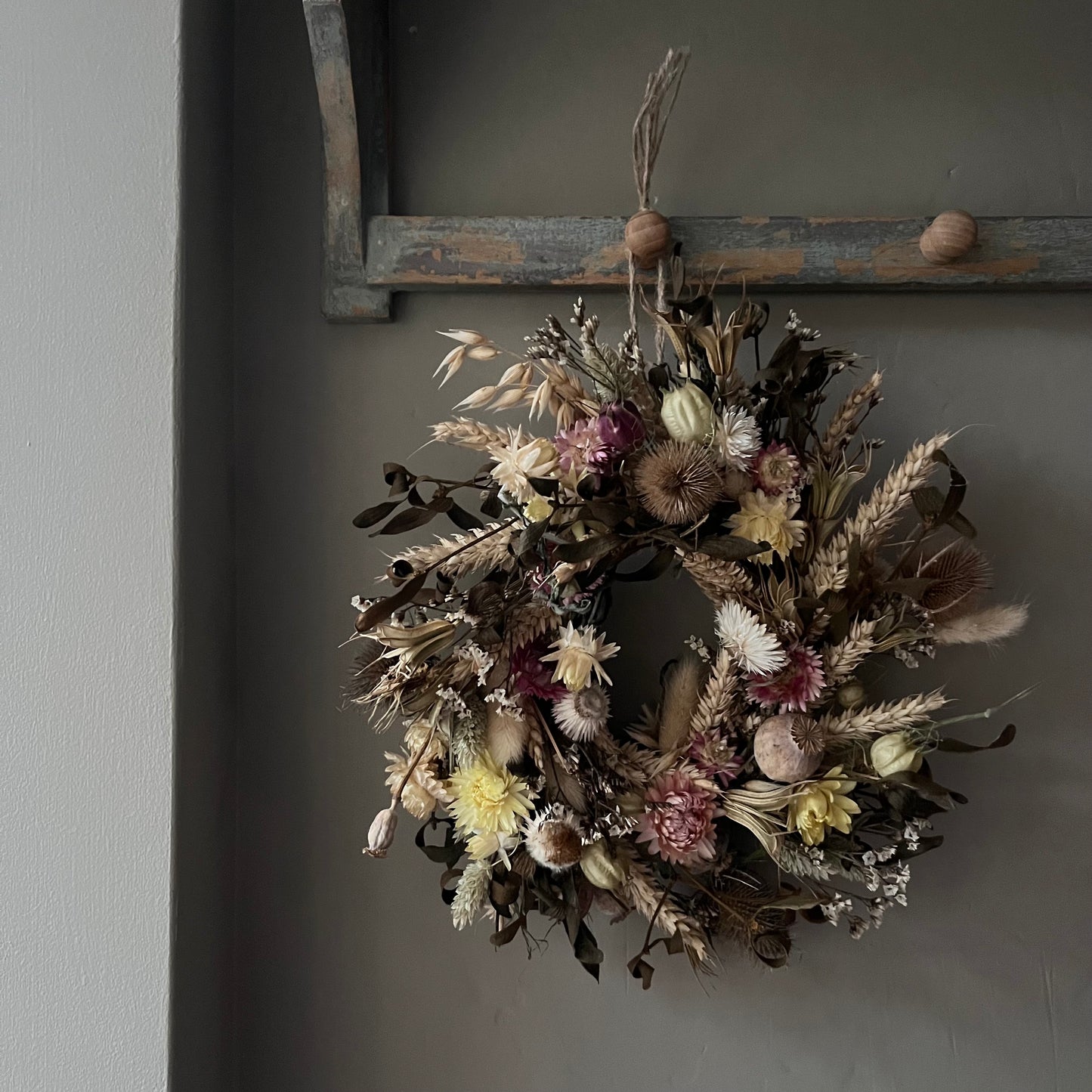 Summer Dried Flower Wreath: Farmhouse home Decor, 25cm