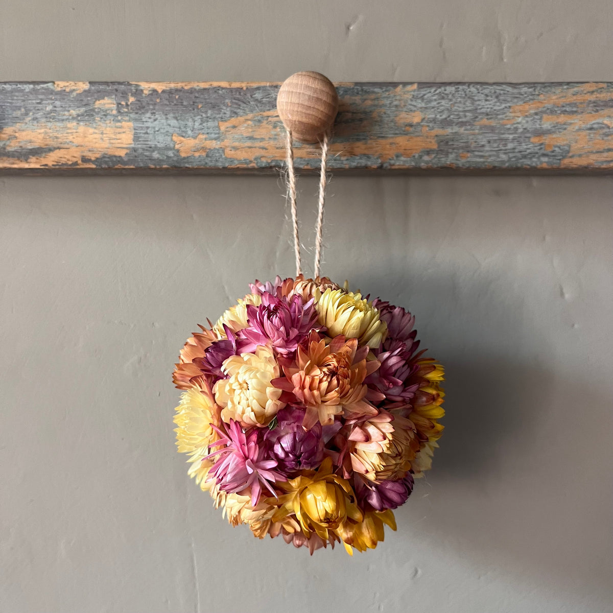 Dawn Dried flower bauble