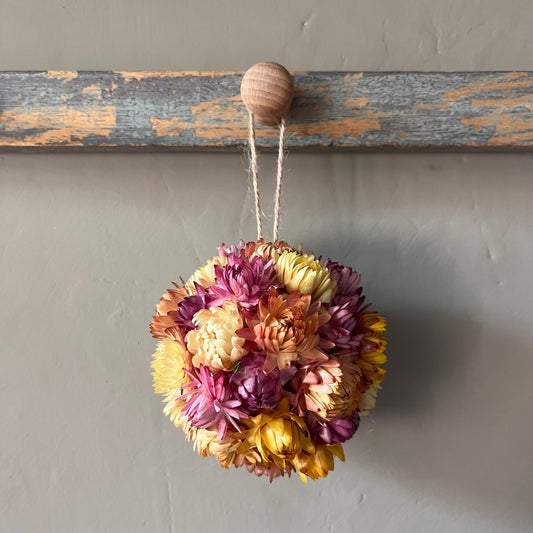 Dawn Dried flower bauble