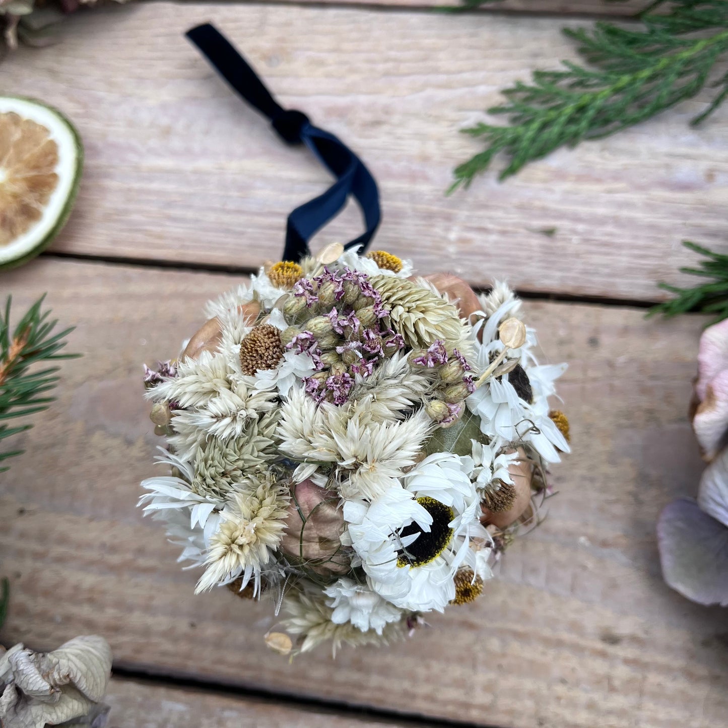 Dried flower baubles | Flower baubles | Flower decorations | Floral tree décor | Tree decorations | Farmhouse Christmas | Seasonal décor