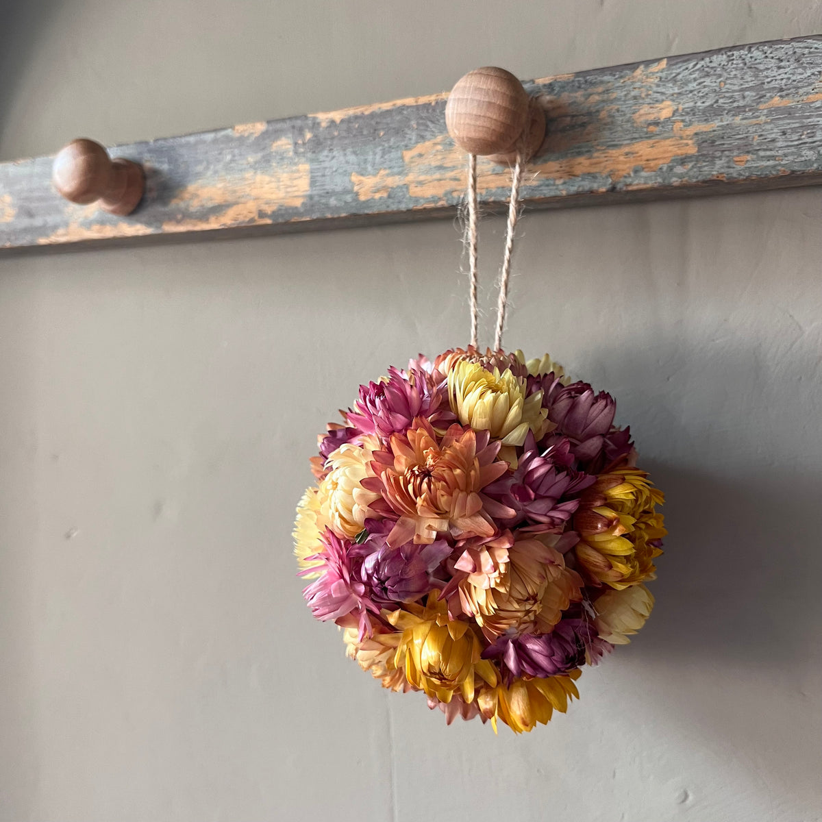 Dawn Dried flower bauble